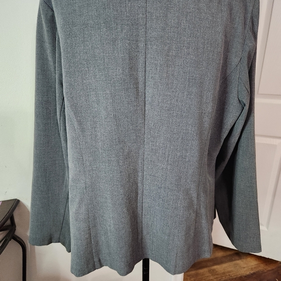 MAYDEAL Ashlley Stewart 16W Gray Blazer with Notched Lapels and Relaxed Fit - Picture 5 of 8